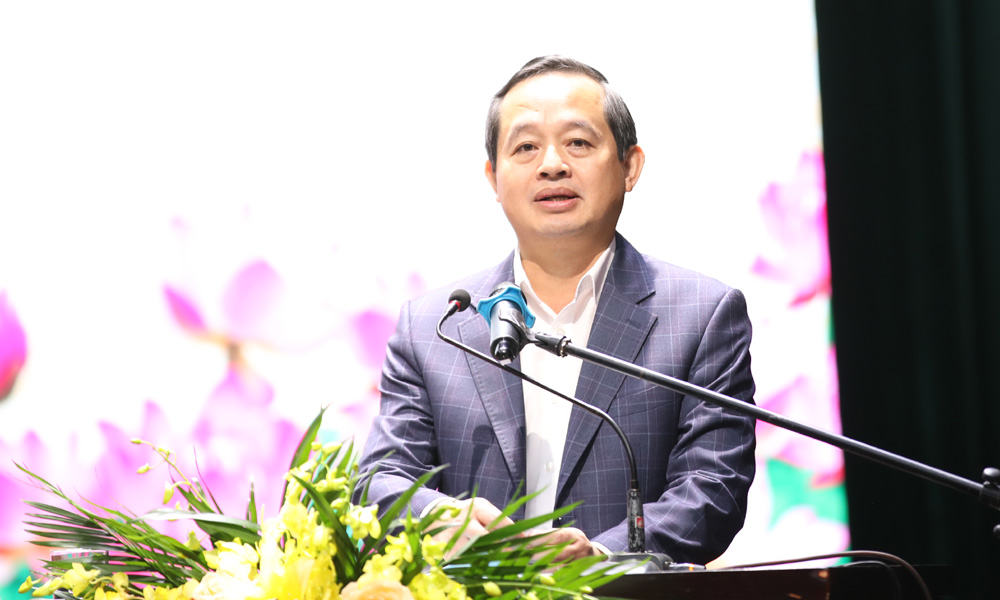 Đồng ch&iacute; Phạm Ho&agrave;ng Sơn ph&aacute;t biểu chỉ đạo hội nghị.