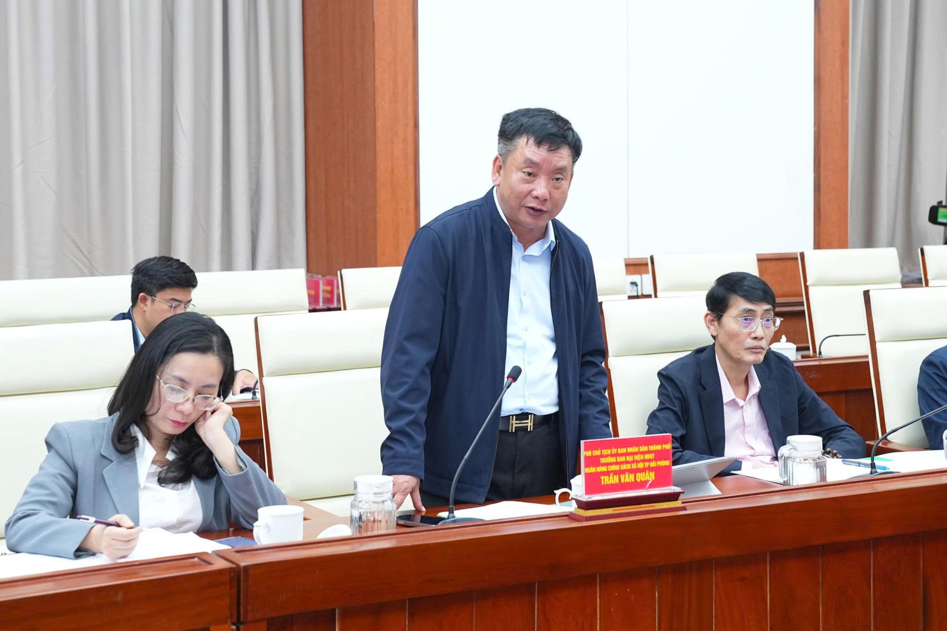 Ph&oacute; Chủ tịch UBND th&agrave;nh phố Trần Văn Qu&acirc;n cho biết UBND th&agrave;nh phố sẽ tiếp tục quan t&acirc;m, xem x&eacute;t bổ sung nguồn vốn địa phương ủy th&aacute;c qua NHCSXH.