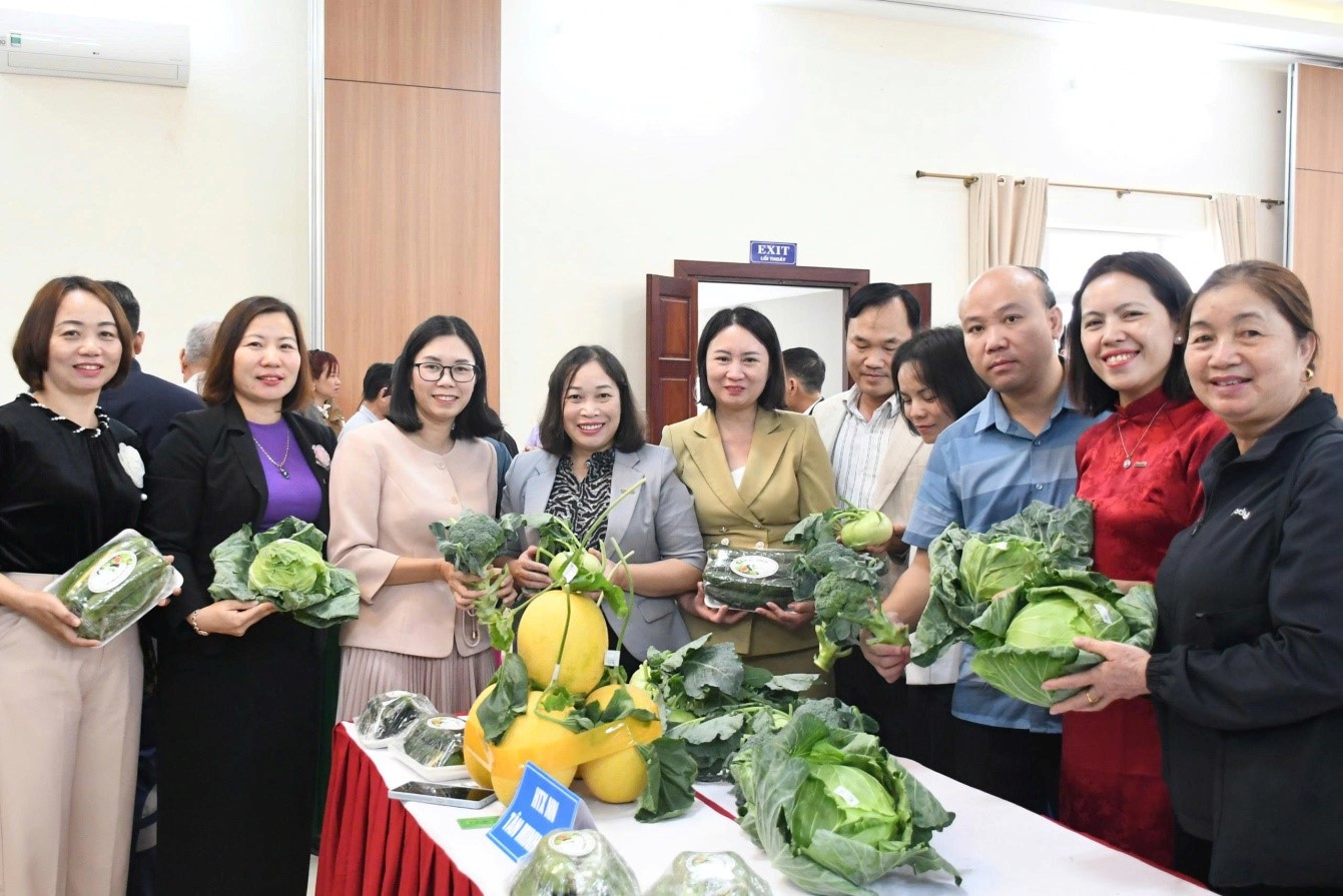 Diễn đ&agrave;n &ldquo;Kết nối n&ocirc;ng sản v&ugrave;ng đồng bằng s&ocirc;ng Hồng, hướng tới thị trường Tết&rdquo; do Cục Trồng trọt v&agrave; Bảo vệ thực vật, B&aacute;o N&ocirc;ng nghiệp v&agrave; M&ocirc;i trường phối hợp Sở N&ocirc;ng nghiệp v&agrave; M&ocirc;i trường Hải Ph&ograve;ng tổ chức.