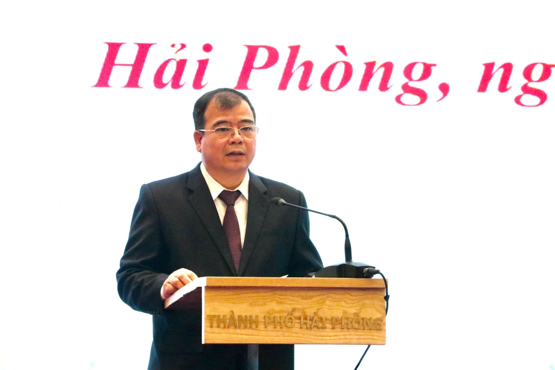 Đồng ch&iacute; Nguyễn Minh H&ugrave;ng - Ph&oacute; Chủ tịch UBND th&agrave;nh phố, Trưởng ban Ban Chỉ đạo Phong tr&agrave;o &ldquo;To&agrave;n d&acirc;n đo&agrave;n kết x&acirc;y dựng đời sống văn h&oacute;a&rdquo; ph&aacute;t biểu.