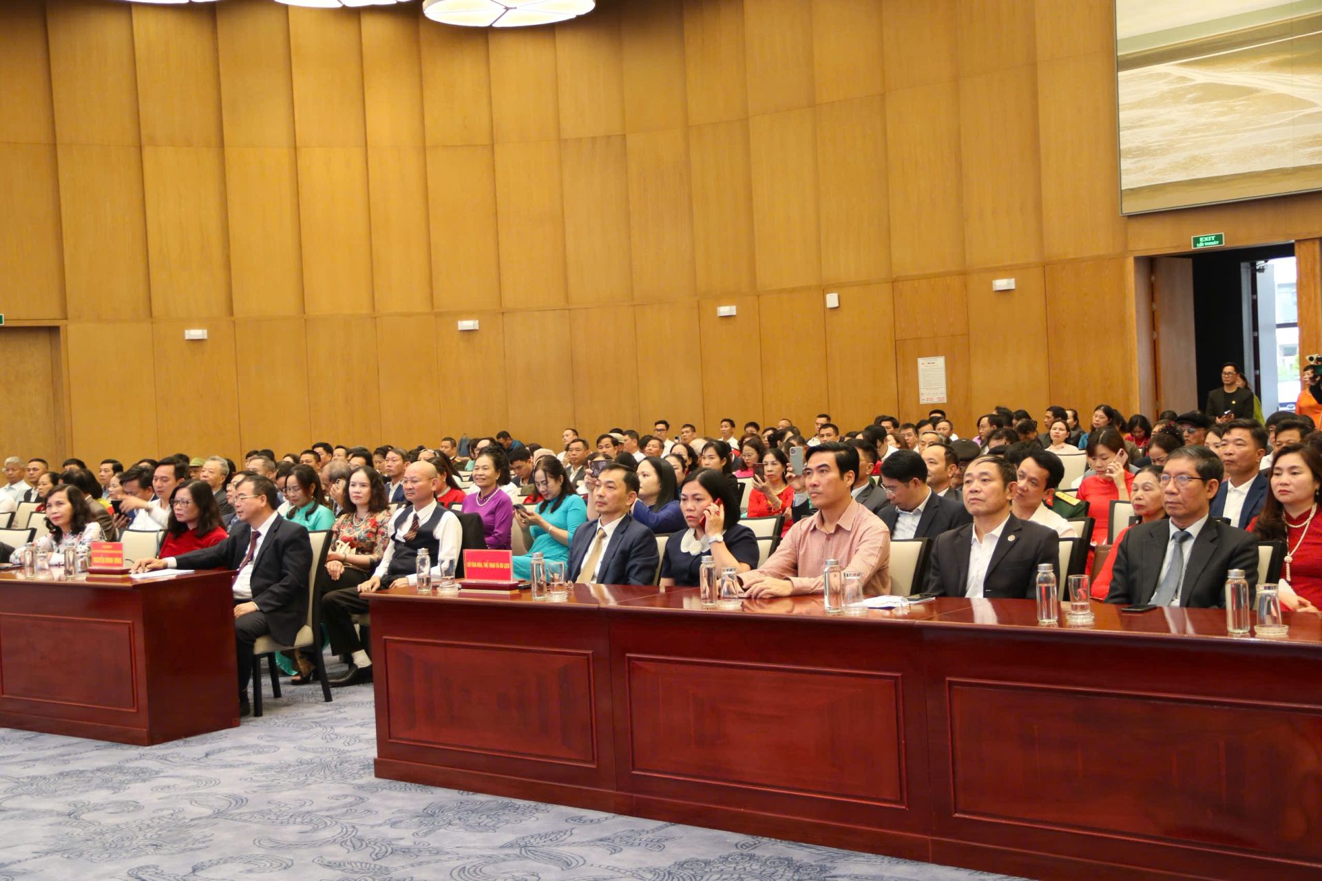 Đại biểu tham dự Hội nghị.