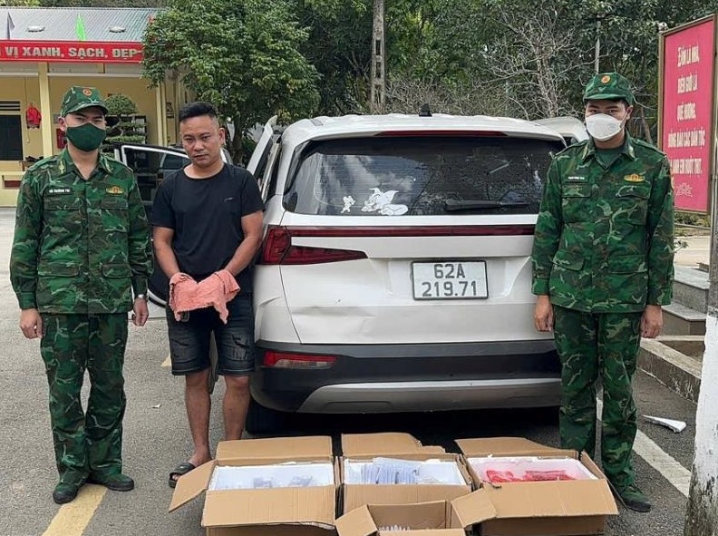 Quảng Ninh: Bắt giữ vụ vận chuyển trái phép 177 điện thoại iPhone và linh kiện