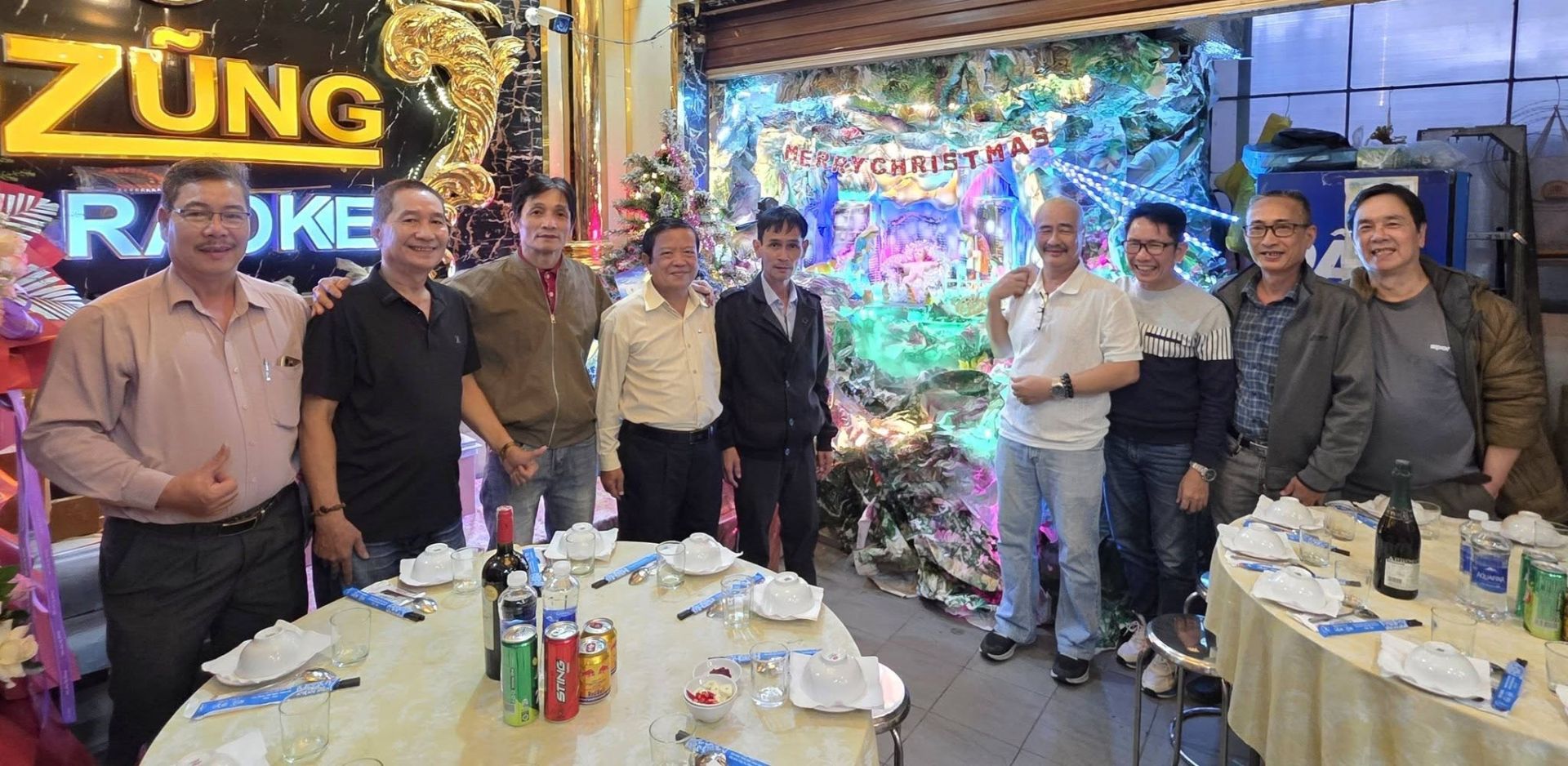 ... Người d&acirc;n vui c&ugrave;ng Gi&aacute;ng sinh 2025