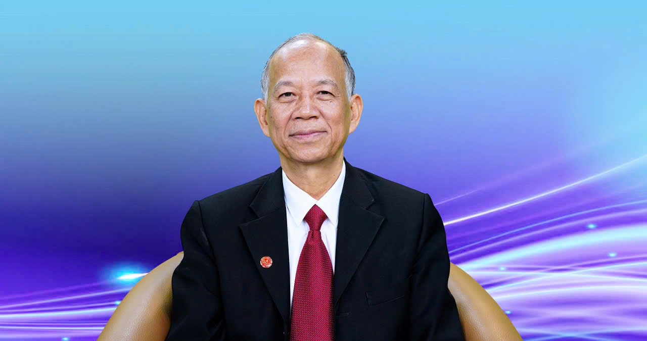 Ảnh 1: TS Nguyễn Minh Phong, chuy&ecirc;n gia kinh tế đ&aacute;nh gi&aacute; cao hợp t&aacute;c giữa VinSpeed v&agrave; Siemens Mobility c&oacute; thể trở th&agrave;nh một &ldquo;tảng đ&aacute; nền&rdquo; cho qu&aacute; tr&igrave;nh t&aacute;i định vị ng&agrave;nh đường sắt Việt Nam