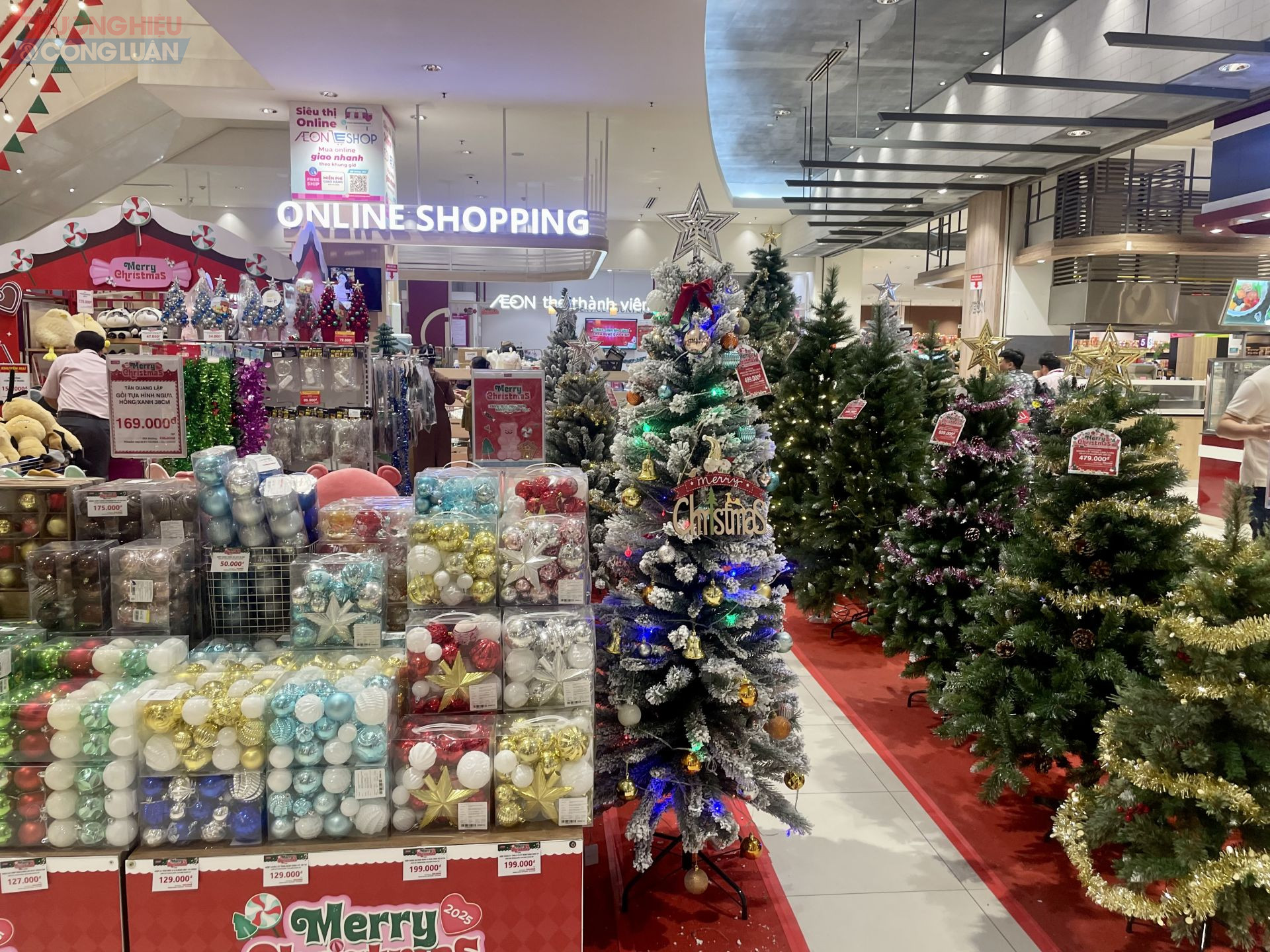 Kh&ocirc;ng gian đồ trang tr&iacute; Noel với nhiều mẫu m&atilde; đa dạng