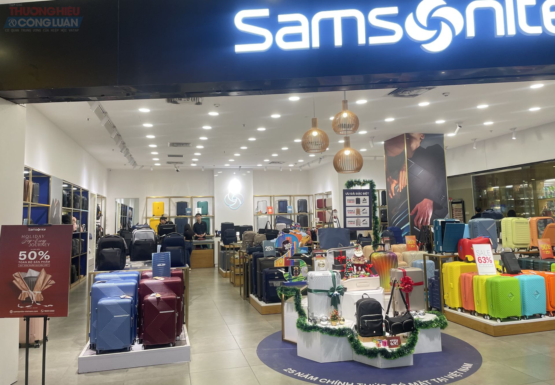 Nhiều chương tr&igrave;nh ưu đ&atilde;i thu h&uacute;t kh&aacute;ch h&agrave;ng tham quan mua sắm