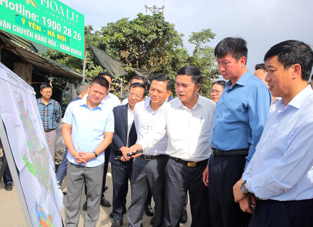 Chủ tịch UBND tỉnh Ninh Bình kiểm tra tiến độ các dự án giao thông trọng điểm