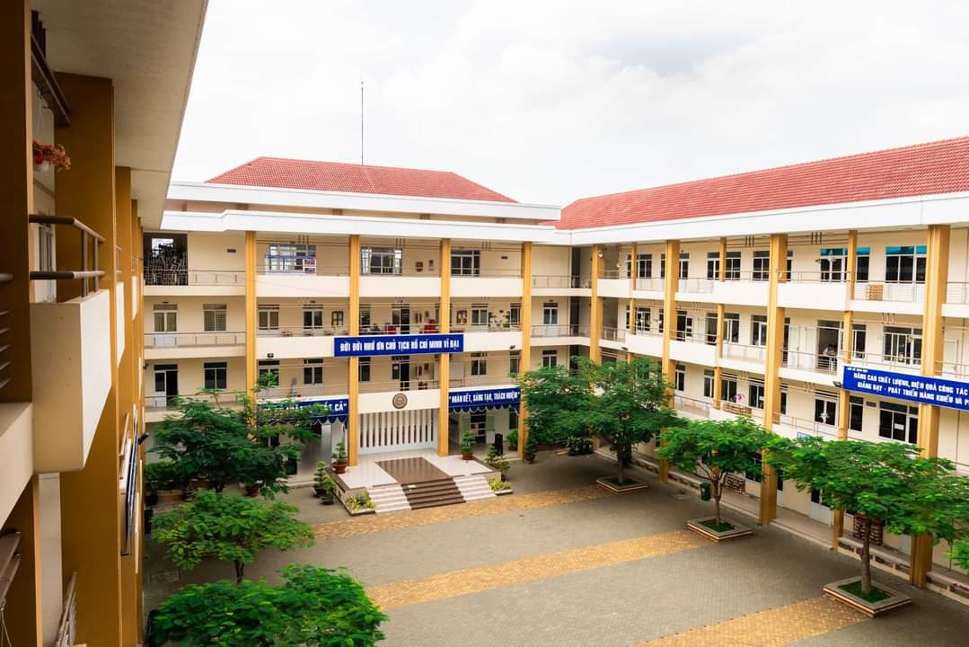 Phổ thông trong đại học công lập: Khi quỹ đất và vai trò cốt lõi bị kéo lệch