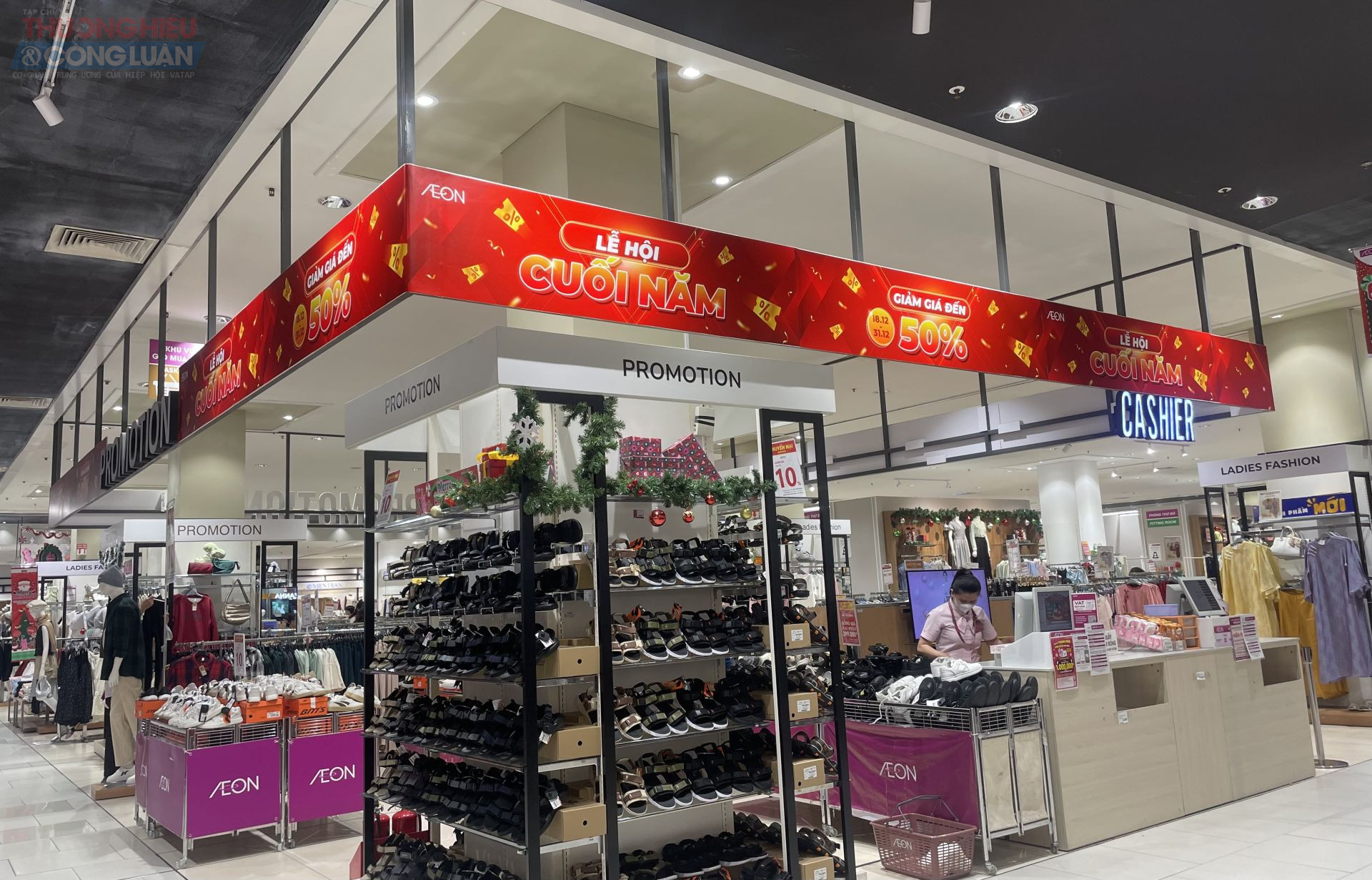 Dịp Noel cũng l&agrave; dịp c&aacute;c cửa h&agrave;ng tưng c&aacute;c chương tr&igrave;nh cuối năm