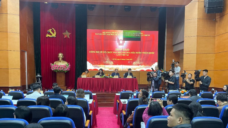 Quang cảnh họp b&aacute;o.