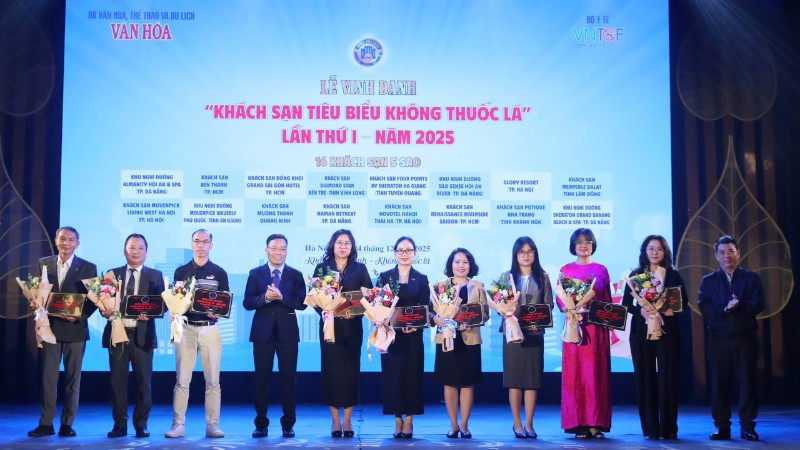 16 kh&aacute;ch sạn 5 sao được vinh danh.