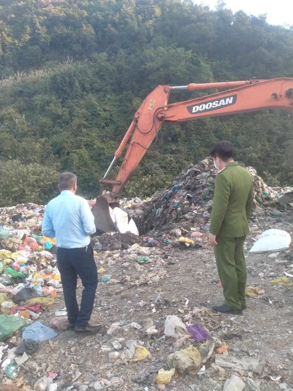 Ti&ecirc;u hủy l&ocirc; h&agrave;ng h&oacute;a vi phạm