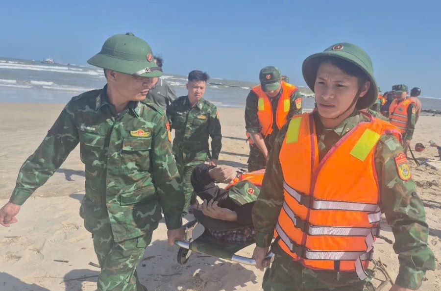 Quảng Trị: Ứng cứu ngư dân gặp nạn khi đi đánh cá trên biển