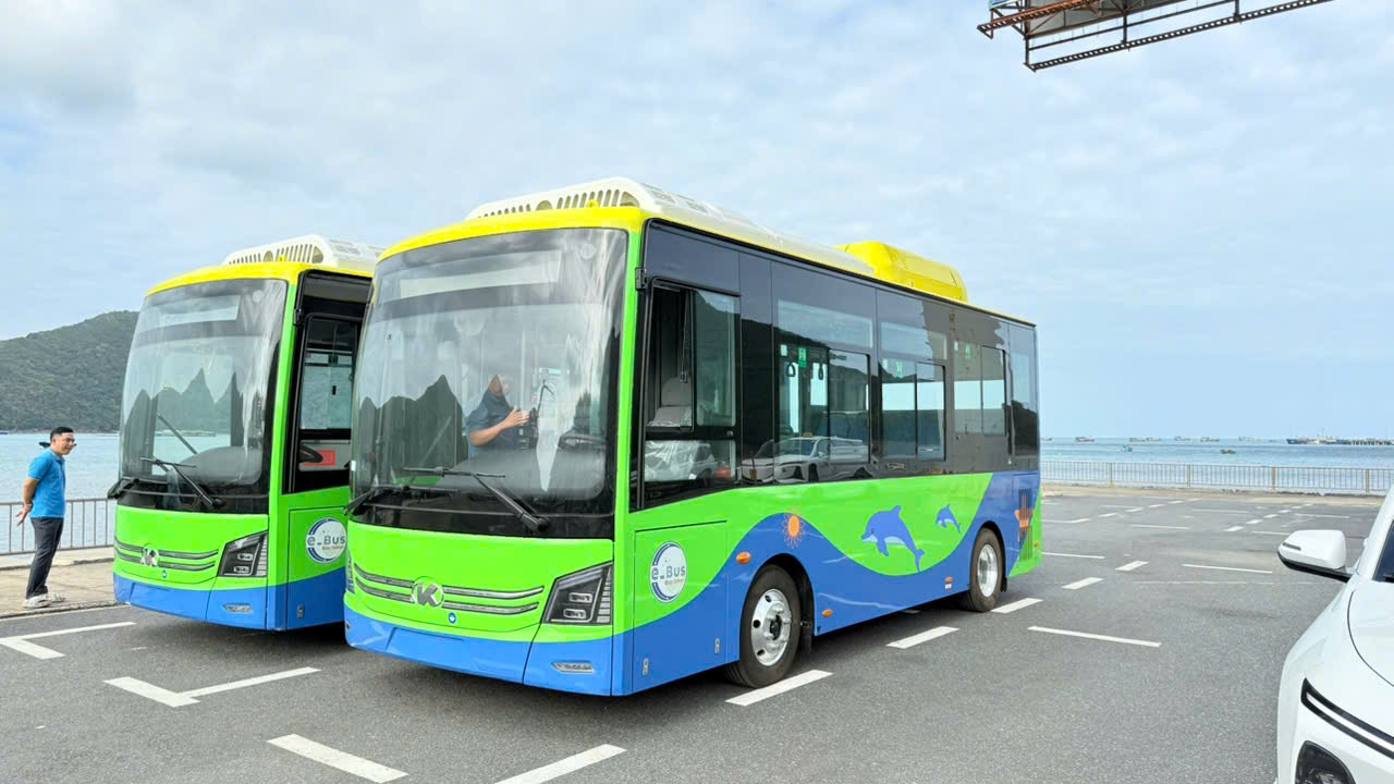 Tuyến xe buýt điện đầu tiên tại Côn Đảo chính thức hoạt động từ 25/12