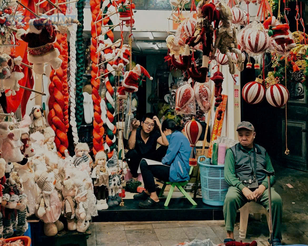 Sức mua giảm sâu, thị trường đồ trang trí Noel 2025 kém sôi động