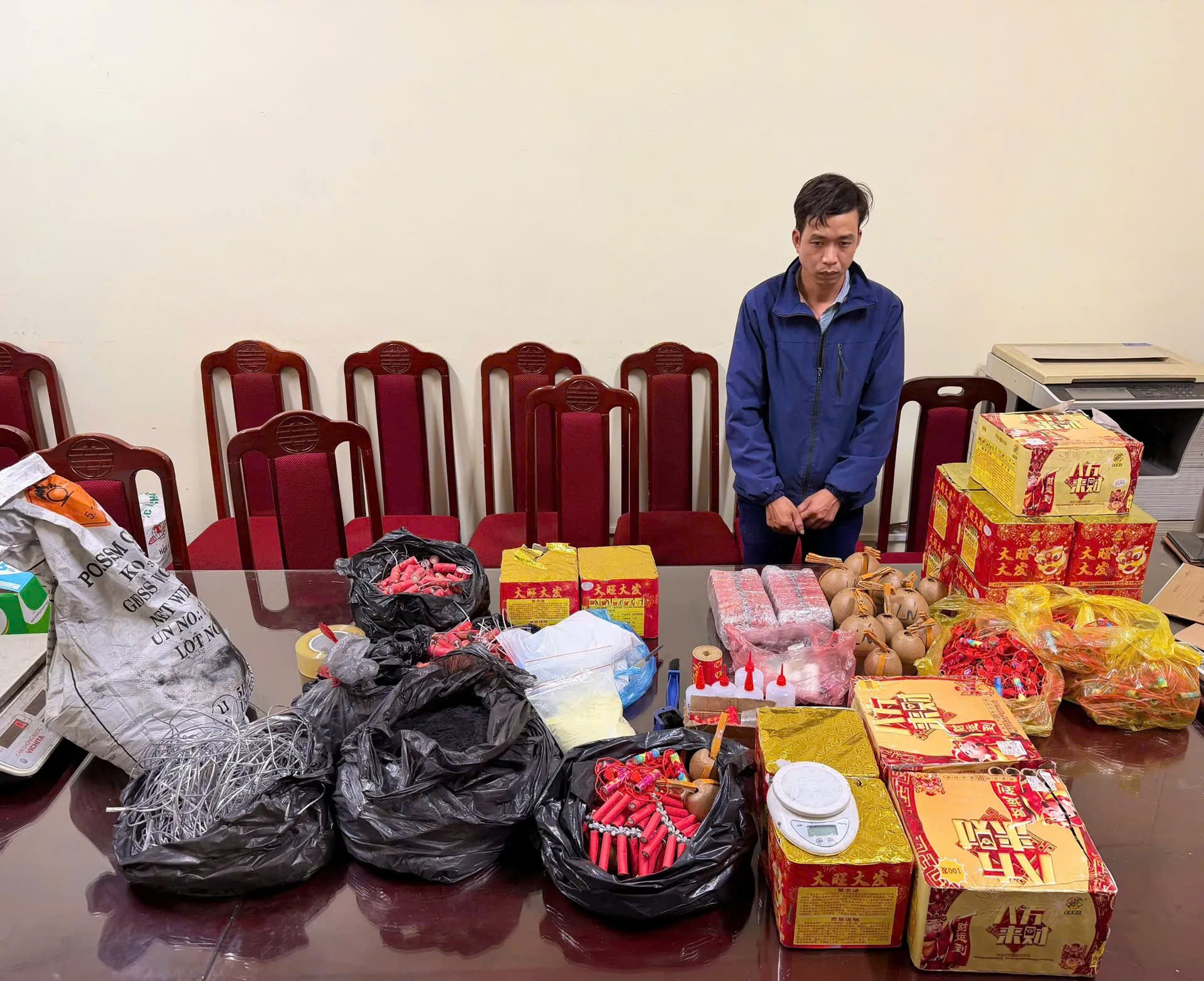 Hà Nội: Liên tiếp bắt giữ đối tượng buôn bán và vận chuyển pháo nổ trái phép