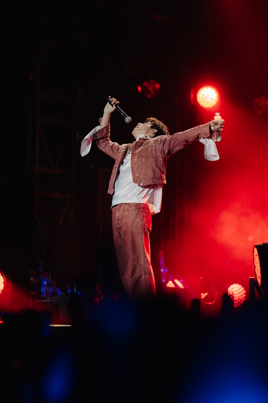 S&acirc;n khấu tiếp tục được &ldquo;đốt n&oacute;ng&rdquo; bởi c&aacute;c bản nhạc của Flob