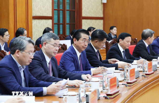 C&aacute;c th&agrave;nh vi&ecirc;n Ban Chỉ đạo v&agrave; cơ quan chức năng dự phi&ecirc;n họp. (Ảnh: Phương Hoa/TTXVN)