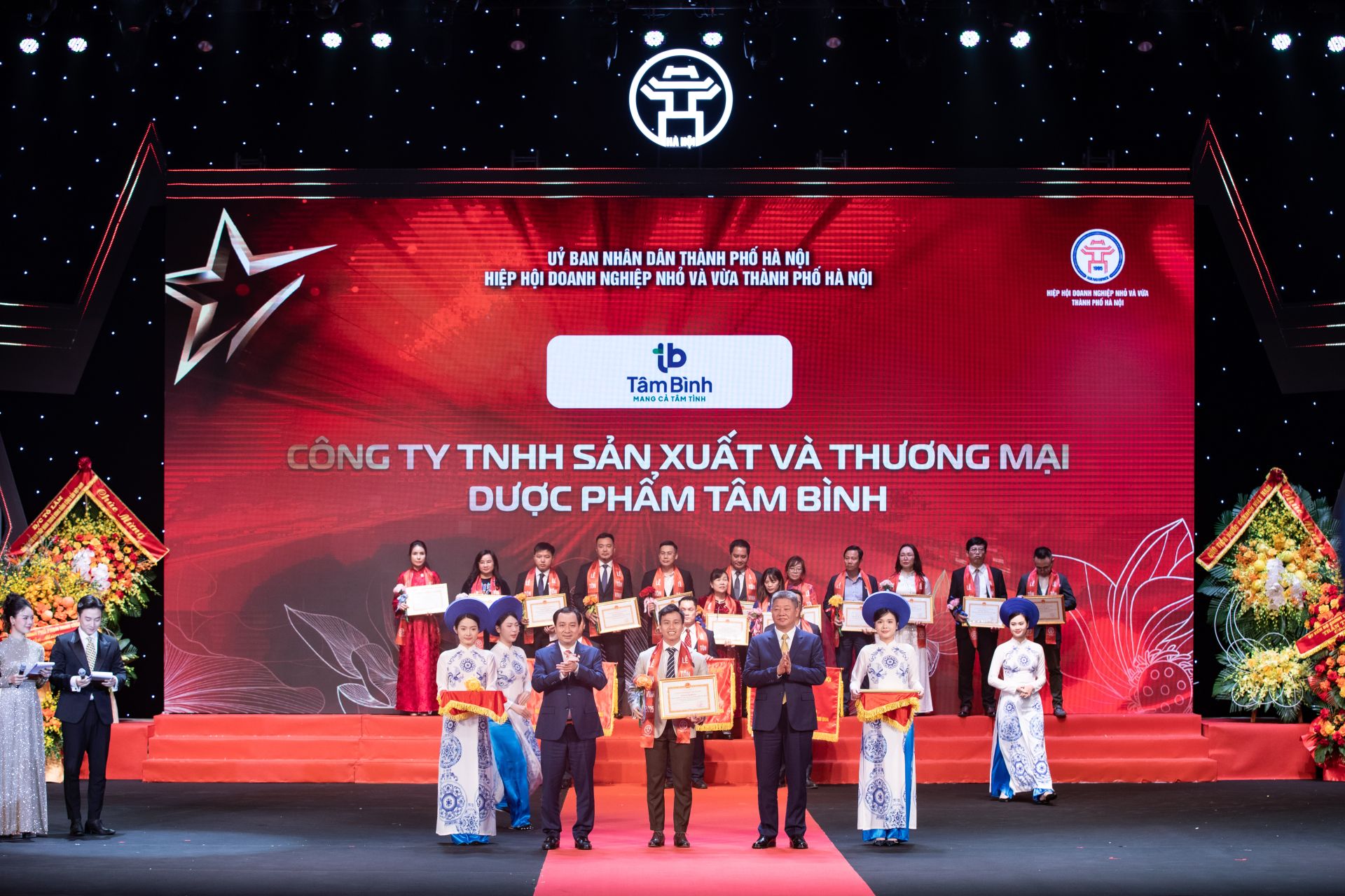 15 năm thành lập, Dược phẩm Tâm Bình 10 lần được UBND thành phố Hà Nội tặng Bằng khen