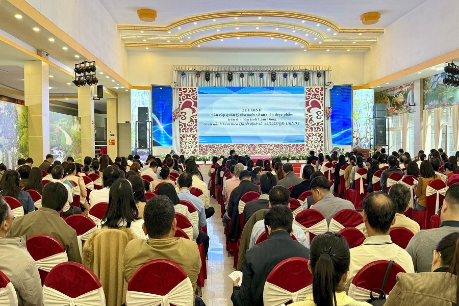 C&aacute;c đại biểu tham dự Tập huấn c&ocirc;ng t&aacute;c quản l&yacute; nh&agrave; nước về ATTP theo quyết định ph&acirc;n cấp của tỉnh