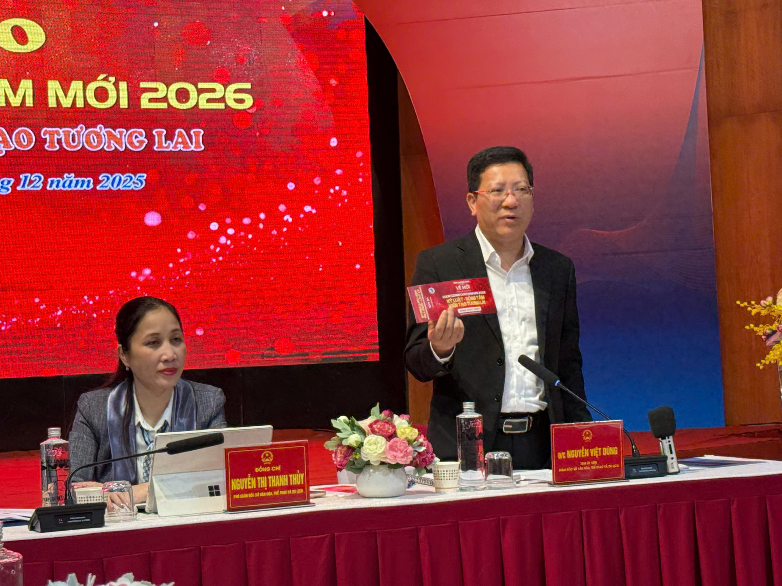 L&atilde;nh đạo Sở Văn h&oacute;a, Thể thao v&agrave; Du lịch c&ocirc;ng bố v&eacute; chương tr&igrave;nh.