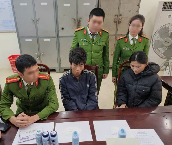 Phát hiện đường dây vận chuyển ma túy giấu trong hộp mỹ phẩm qua xe khách Bắc - Nam