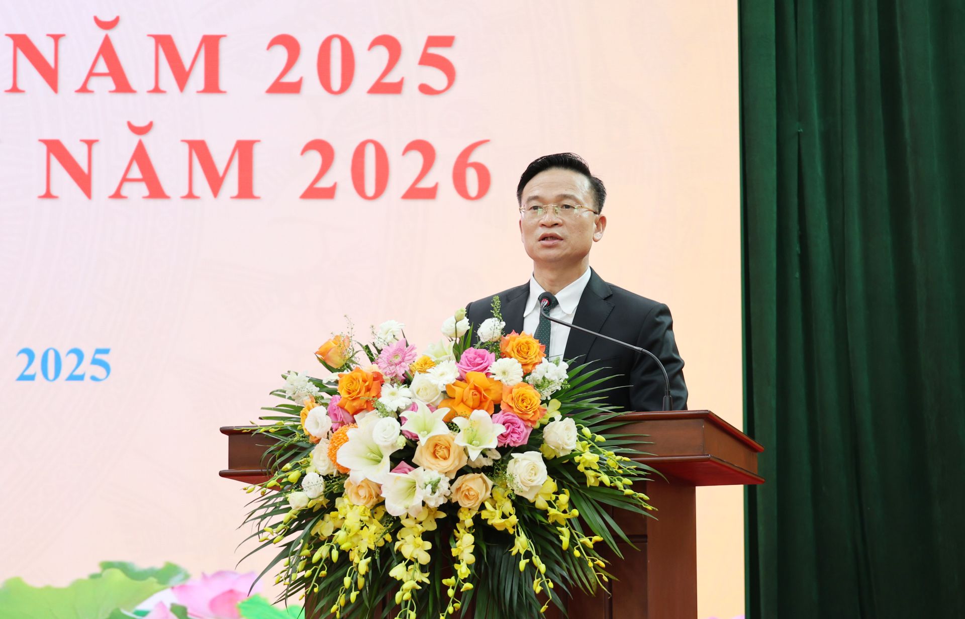 Chủ tịch UBND phường Lê Xuân Hồng phát biểu tại Hội nghị. Chủ tịch UBND phường Lê Xuân Hồng phát biểu tại Hội nghị.