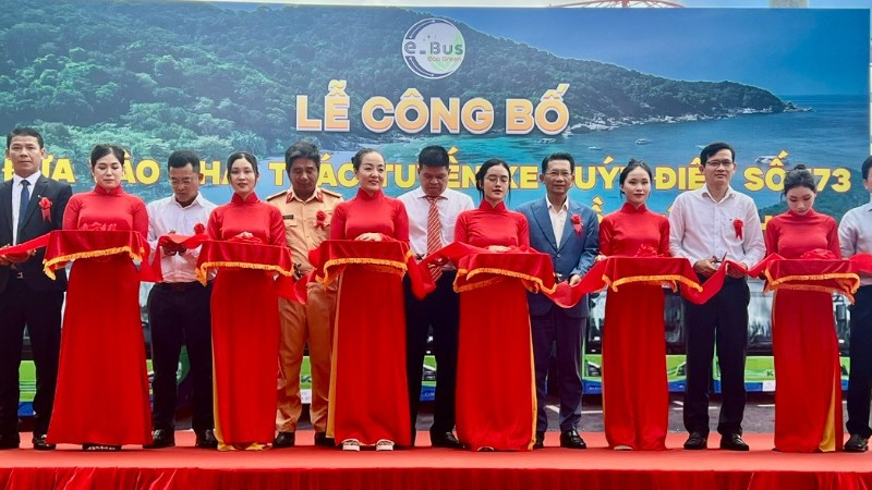 Côn Đảo chính thức có xe buýt điện
