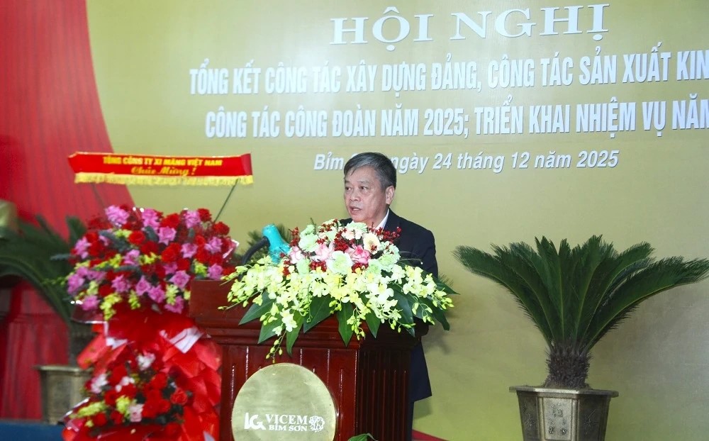 Q.Tổng Gi&aacute;m đốc C&ocirc;ng ty CP Xi măng Bỉm Sơn L&ecirc; Huy Qu&acirc;n ph&aacute;t biểu tại Hội nghị tổng kết.