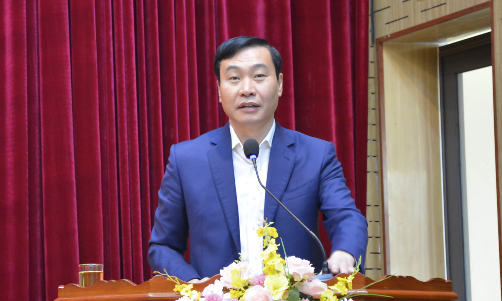 Đồng ch&iacute; Nguyễn Ho&agrave;ng Long, B&iacute; thư Đảng ủy phường chủ tr&igrave; hội nghị.