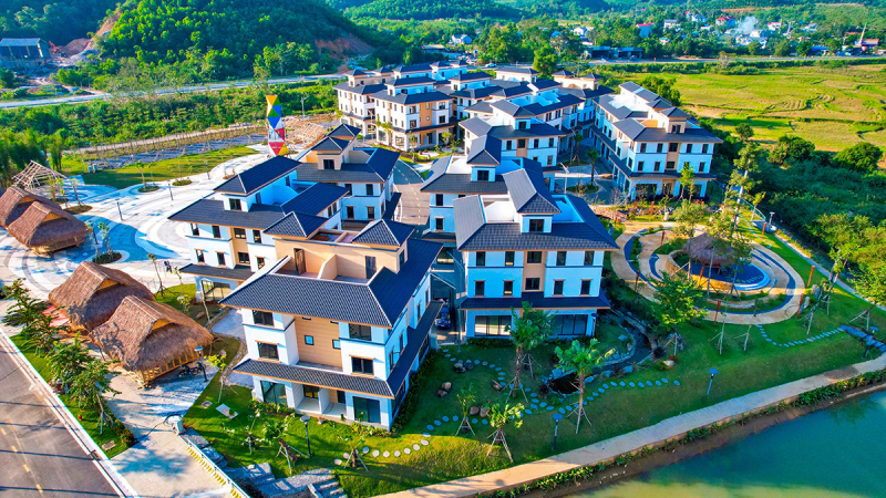 Văn h&oacute;a Mường được lồng gh&eacute;p trong kh&ocirc;ng gian kiến tr&uacute;c, tạo dấu ấn ri&ecirc;ng v&agrave; sự gắn kết cộng đồng