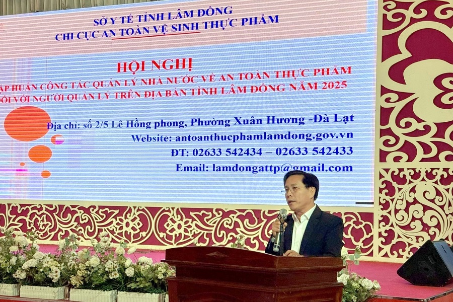 &Ocirc;ng L&ecirc; Văn Hồng, Ph&oacute; Gi&aacute;m đốc Sở Y tế tỉnh L&acirc;m Đồng ph&aacute;t biểu khai mạc Hội nghị