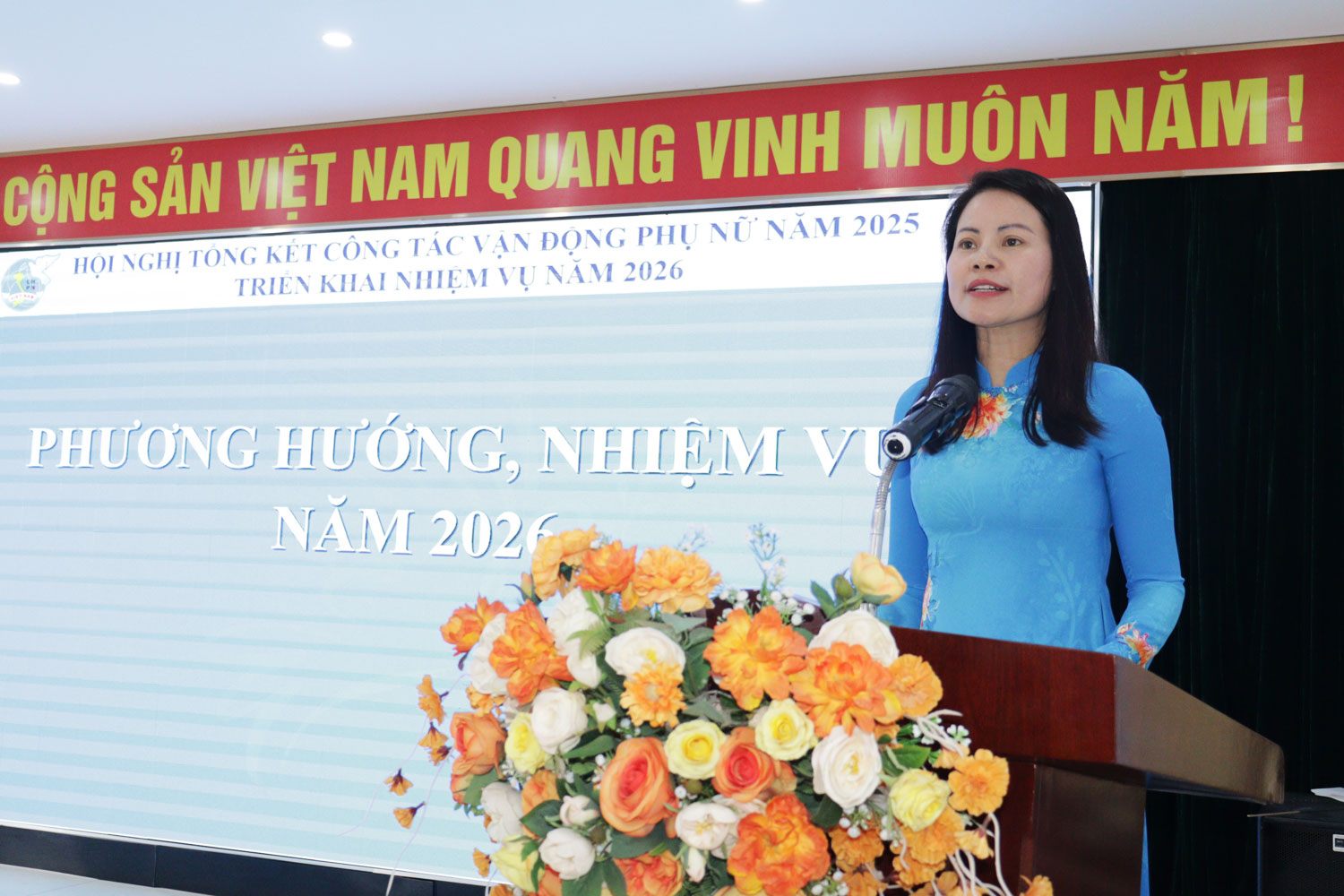 Đồng ch&iacute; Nguyễn Thị Hạnh, Chủ tịch Hội LHPN phường ph&aacute;t biểu tại Hội nghị.