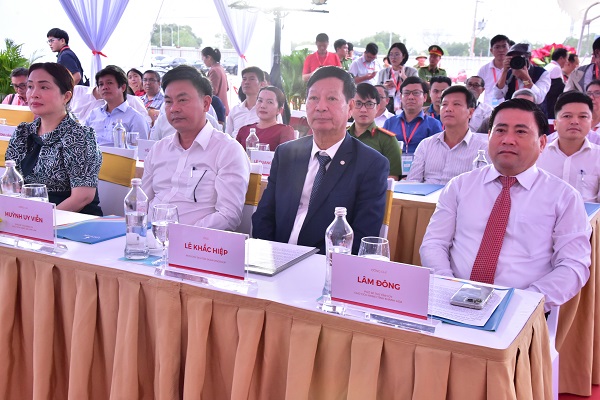 Đại biểu đến dự