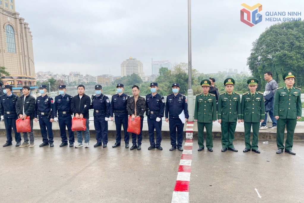 Trao trả 3 công dân Trung Quốc xuất cảnh trái phép