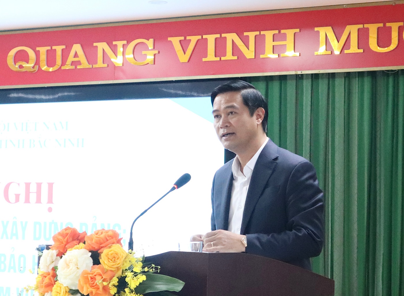 Ph&oacute; Chủ tịch UBND tỉnh L&ecirc; Xu&acirc;n Lợi ph&aacute;t biểu tại hội nghị