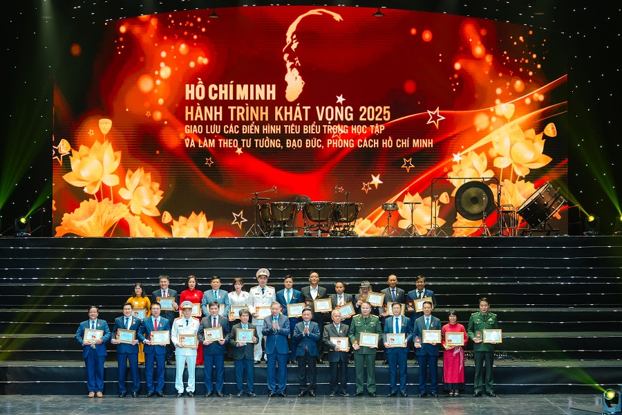 Chương trình “Hồ Chí Minh - Hành trình khát vọng 2025” chủ đề “Việt Nam thịnh vượng”