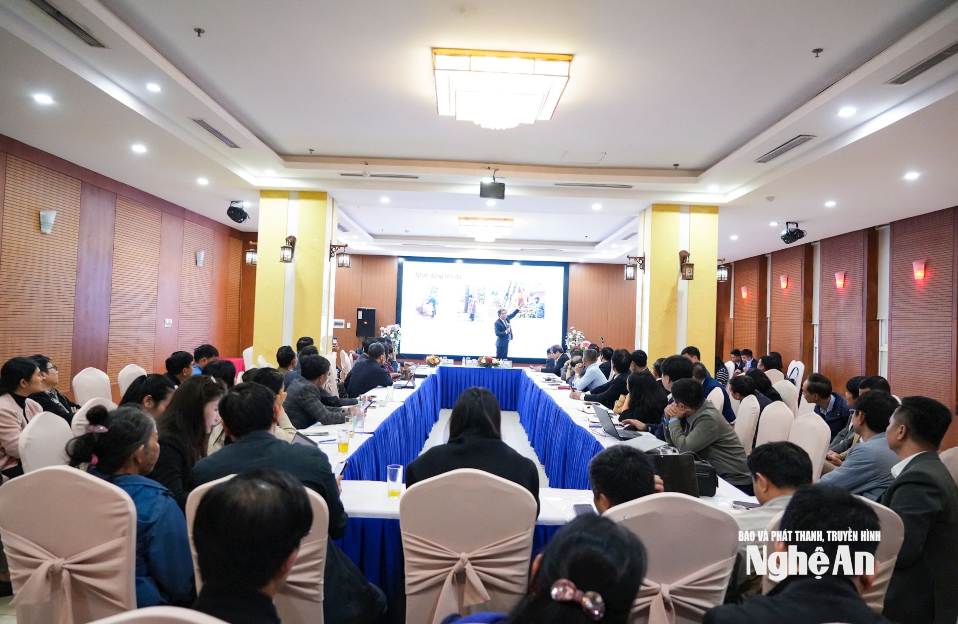 To&agrave;n cảnh hội thảo.