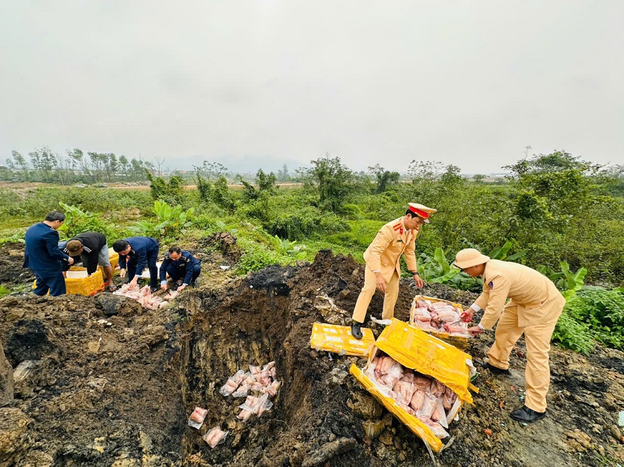 Tiến h&agrave;nh ti&ecirc;u hủy to&agrave;n bộ số h&agrave;ng h&oacute;a vi phạm