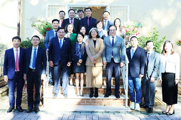 Đo&agrave;n Kh&aacute;nh H&ograve;a do &ocirc;ng Nguyễn Khắc To&agrave;n- Ph&oacute; B&iacute; thư Tỉnh ủy, Chủ tịch UBND tỉnh đi thăm, x&uacute;c tiến Đầu tư, Thương mại, Du lịch tại Italia, đến thăm Đại sứ qu&aacute;n Việt Nam tại Italia