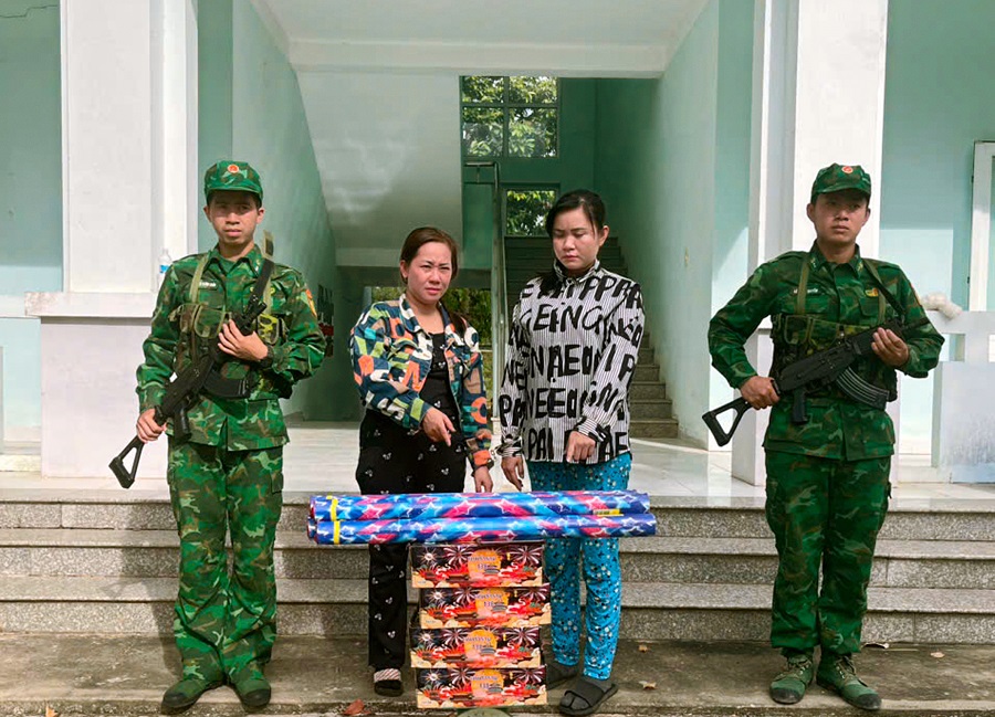 Bộ đội Biên phòng Tây Ninh: Bắt giữ 2 đối tượng vận chuyển pháo hoa nổ trái phép