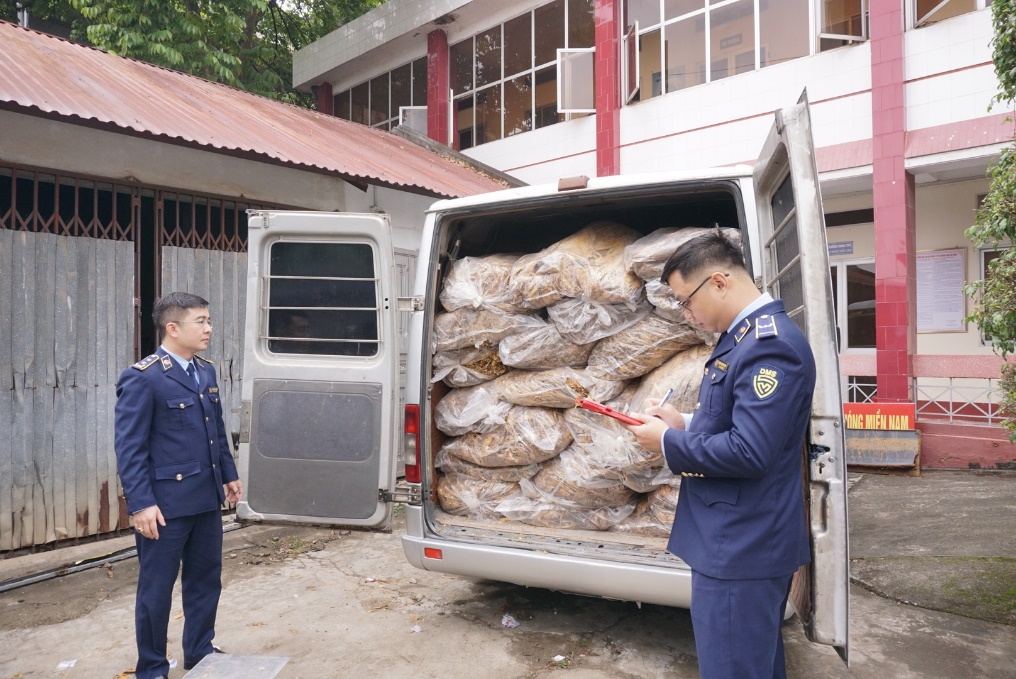 Cao Bằng phát hiện hơn 2,2 tấn lá thuốc lá không rõ nguồn gốc