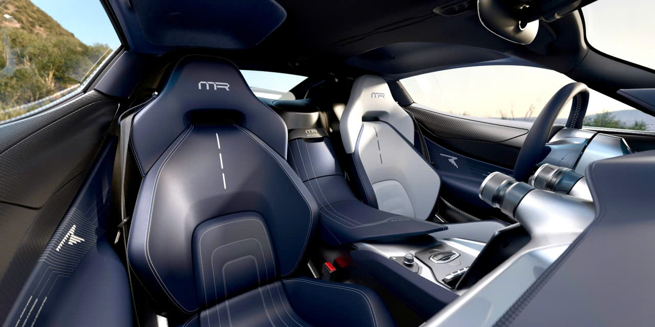 Nội thất nổi bật với ghế ngồi bất đối xứng, lấy cảm hứng từ chiếc Nevera c&aacute; nh&acirc;n của Mate Rimac