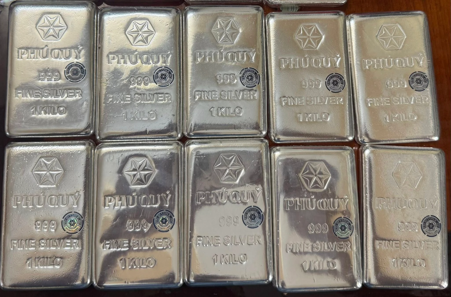 Gi&aacute; bạc h&ocirc;m nay 26/12: Thị trường đồng loạt giảm. (Ảnh minh họa)