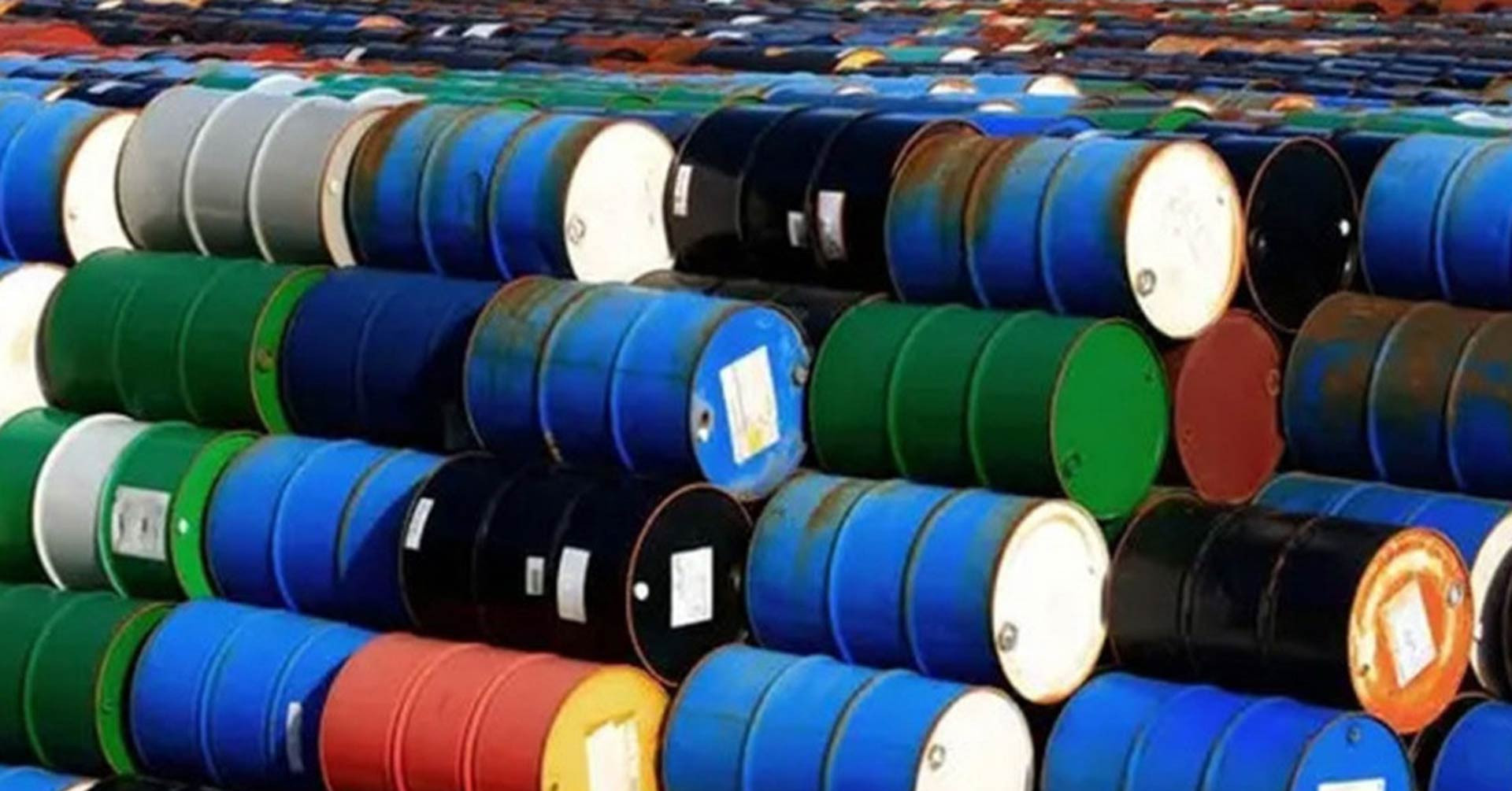 Gi&aacute; xăng dầu h&ocirc;m nay 26/12: Dầu thế giới hạ nhiệt, xăng trong nước tiếp tục giảm. (Ảnh minh họa)