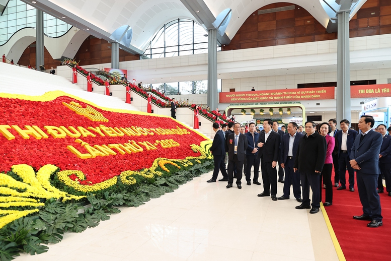 Thủ tướng Ch&iacute;nh phủ Phạm Minh Ch&iacute;nh kiểm tra c&ocirc;ng t&aacute;c chuẩn bị v&agrave; tổng duyệt chương tr&igrave;nh Đại hội Thi đua y&ecirc;u nước to&agrave;n quốc lần thứ XI - Ảnh: VGP/Nhật Bắc