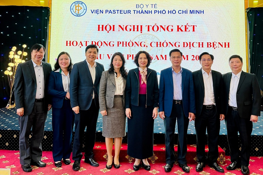 L&atilde;nh đạo Bộ Y tế, tỉnh L&acirc;m Đồng v&agrave; c&aacute;c đơn vị y tế khu vực ph&iacute;a Nam tham dự Hội nghị