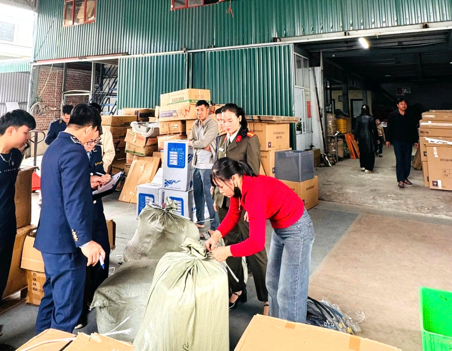 Ninh Bình: Tạm giữ 5.570 sản phẩm thiết bị vệ sinh không rõ nguồn gốc