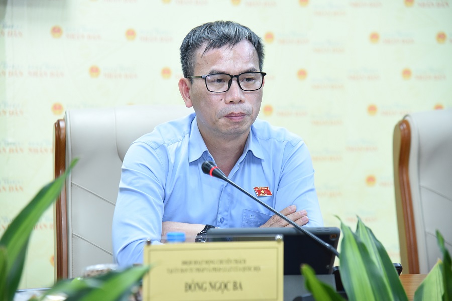 &Ocirc;ng Đồng Ngọc Ba, đại biểu Quốc hội hoạt động chuy&ecirc;n tr&aacute;ch tại Ủy ban Tư ph&aacute;p v&agrave; Ph&aacute;p luật, chia sẻ tại tọa đ&agrave;m. Ảnh: Xu&acirc;n Qu&yacute;