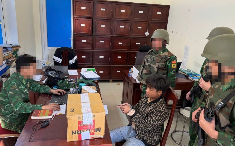 Quảng Trị: Bắt giữ đối tượng vận chuyển 12.000 viên ma túy